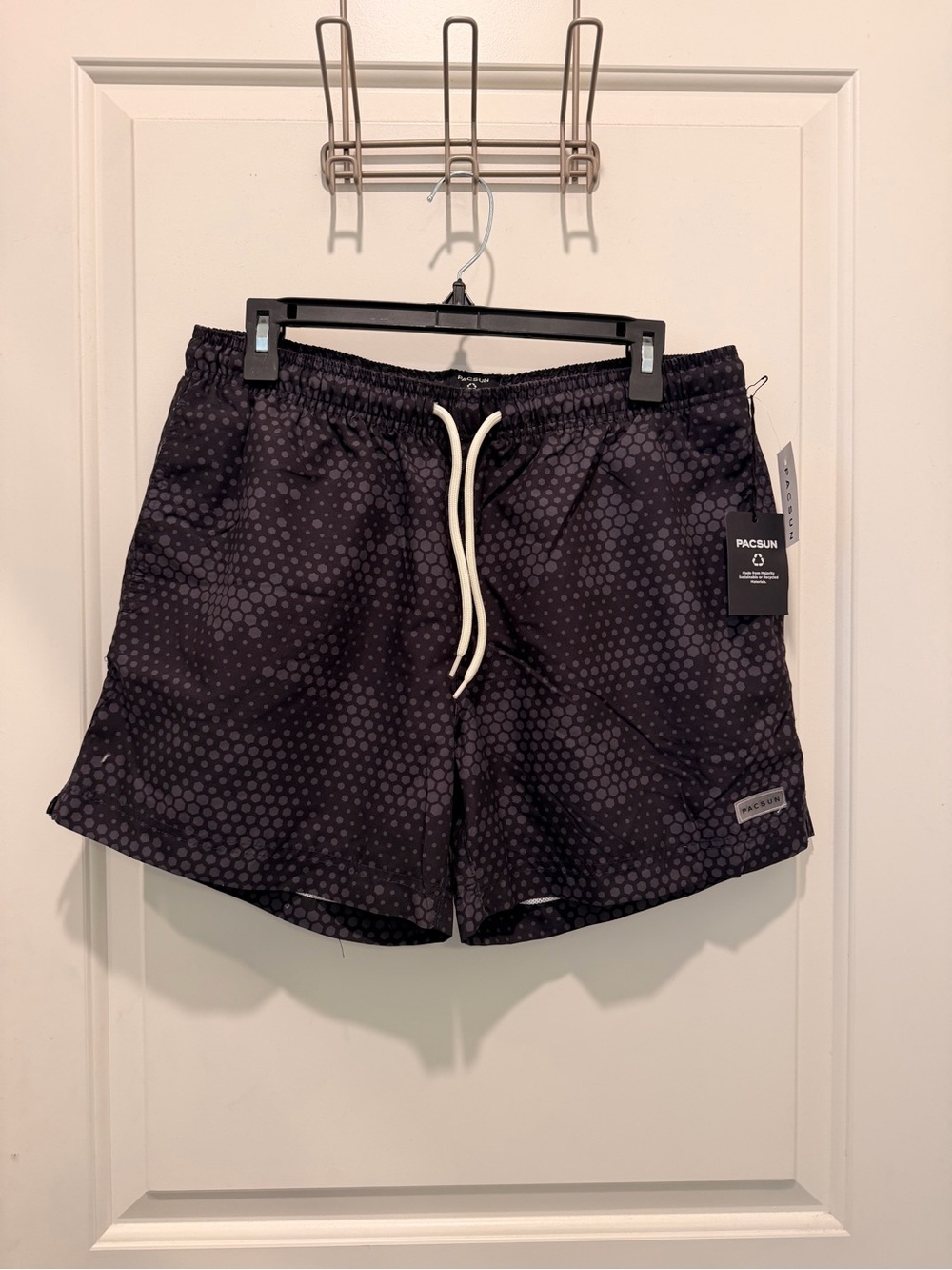 PacSun Swim Trunks Size M
Black Geometric Print
Boardshorts